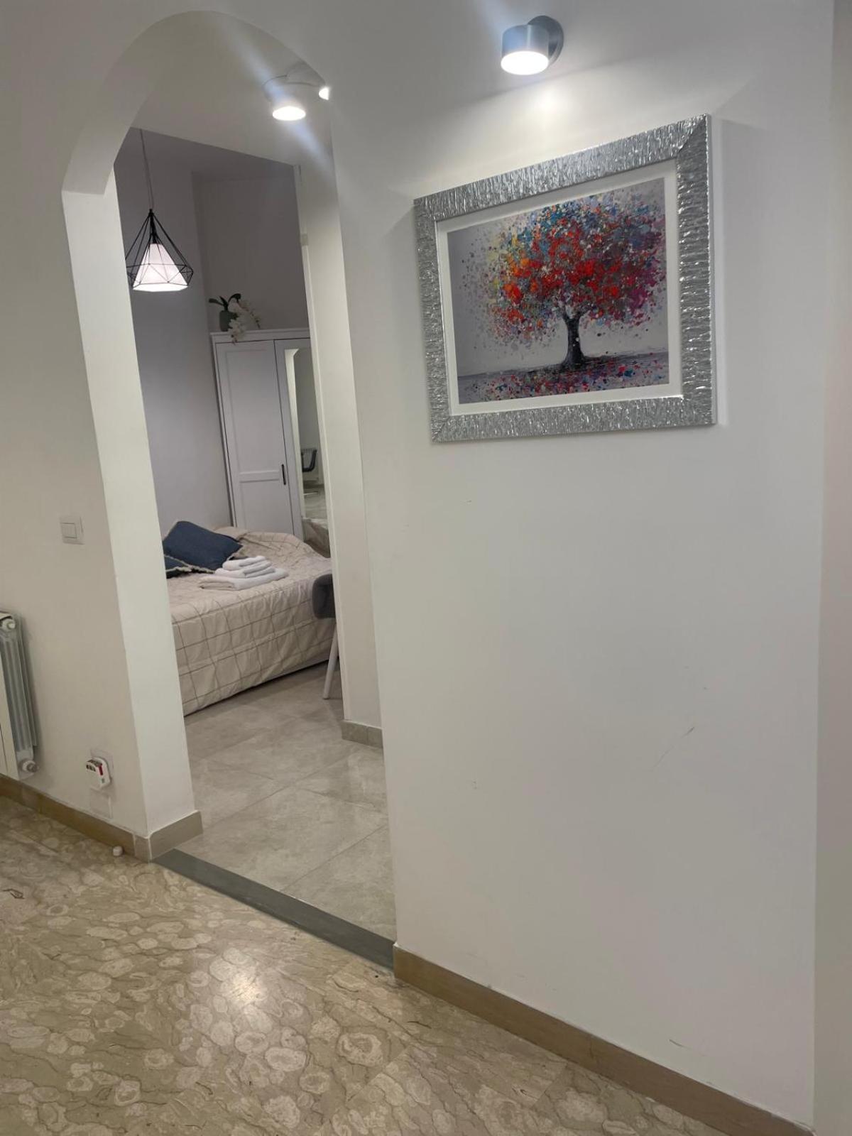 Dama Maria Elena Apartamento Roma