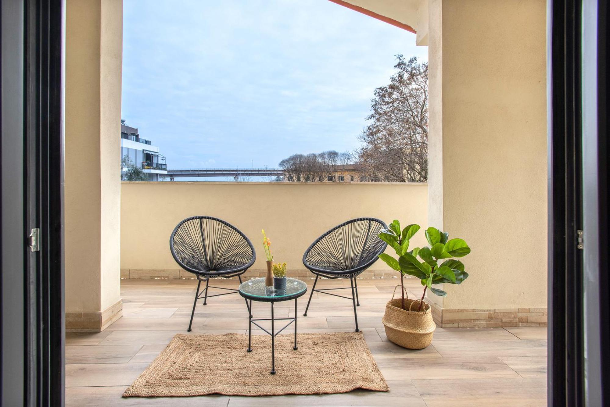 Urban Oasis With Balcony And Free Private Parking Apartamento *