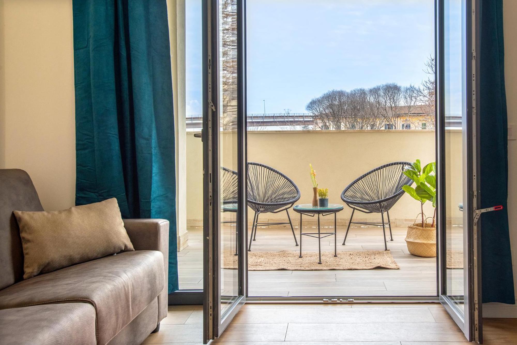 Urban Oasis With Balcony And Free Private Parking Apartamento