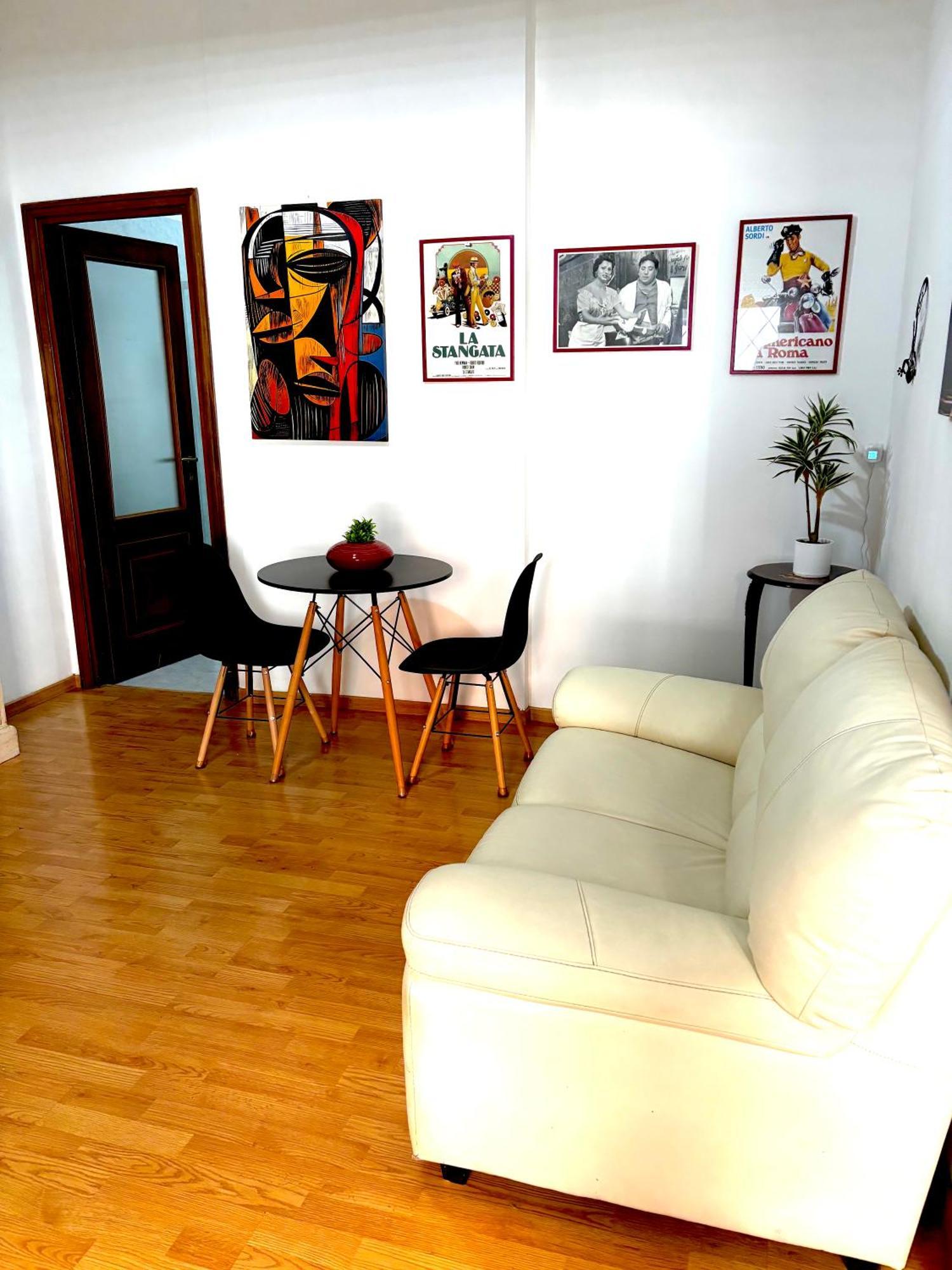 Gecko, Cozy At 5min From Metro, Bus, Tram Appartamento *