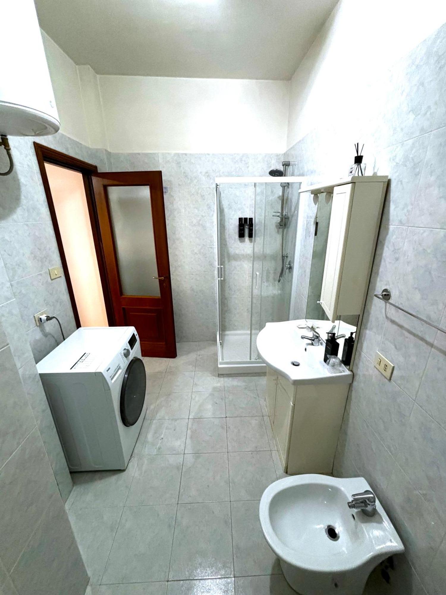 Gecko, Cozy At 5min From Metro, Bus, Tram Appartamento *