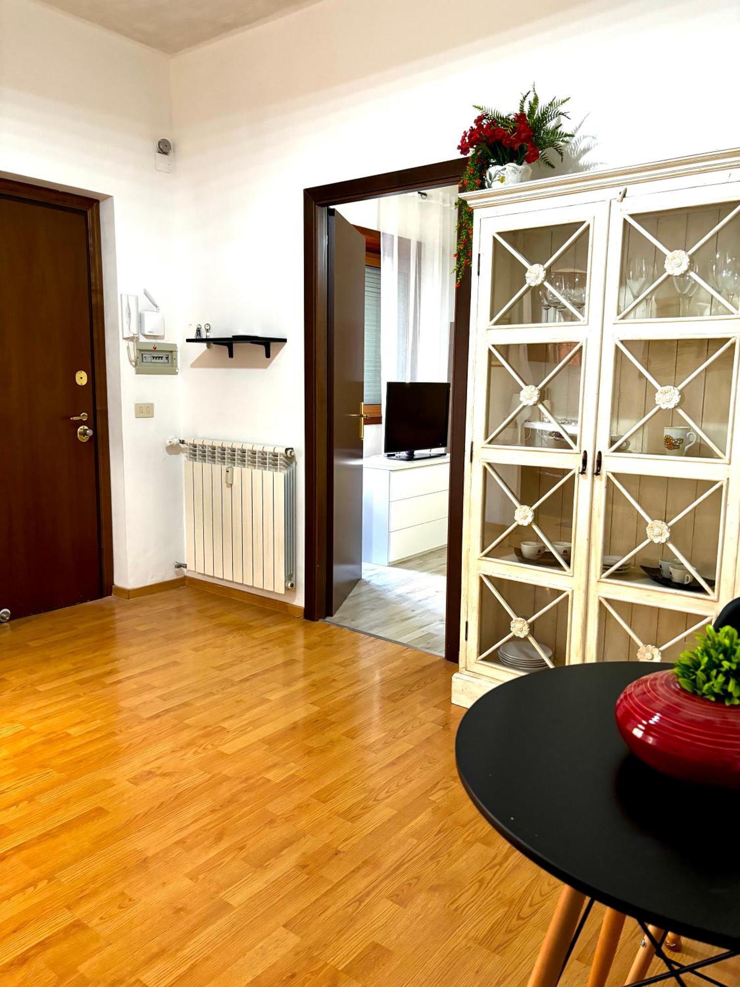 Gecko, Cozy At 5min From Metro, Bus, Tram Appartamento *