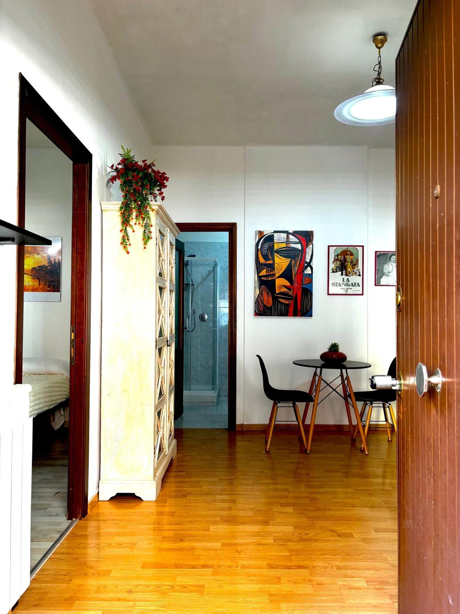 Gecko, Cozy At 5min From Metro, Bus, Tram Appartamento *