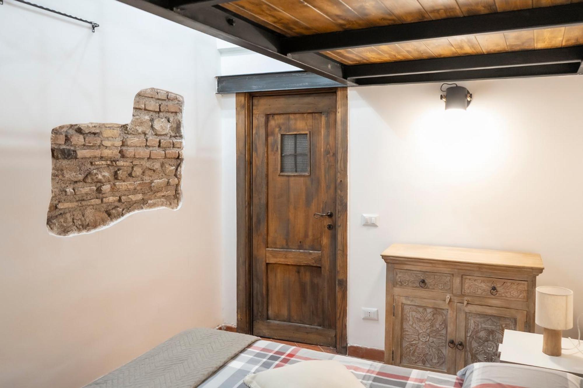 Domus Capocci - Rione Monti *