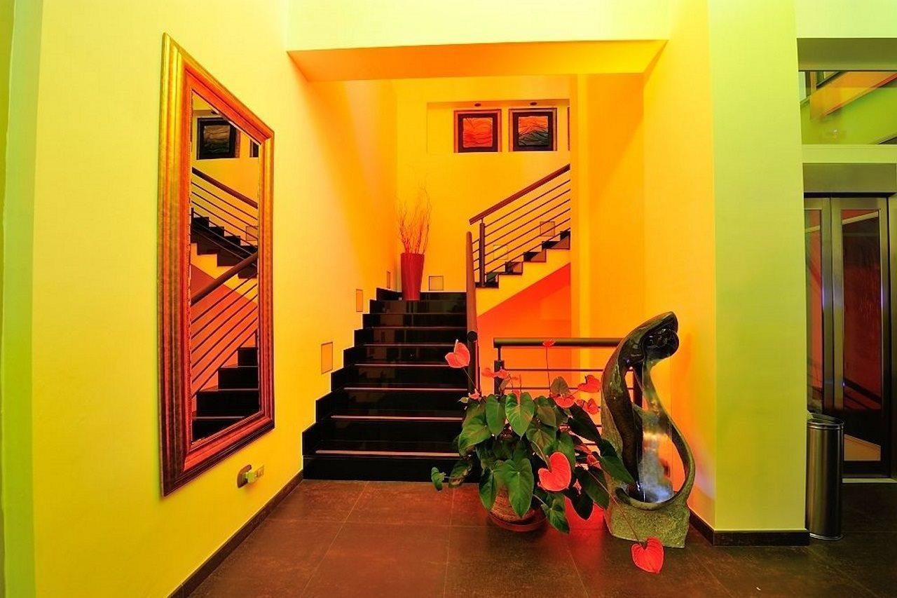 Jc Contemporary Rom