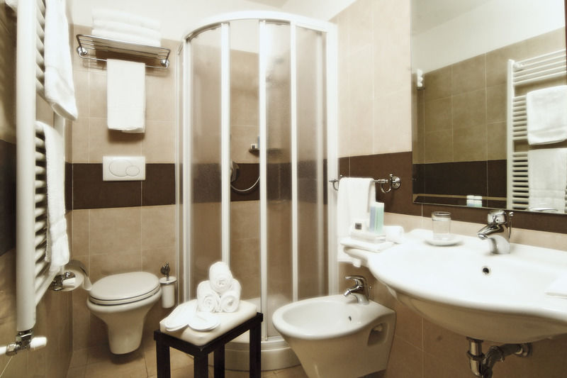 Crosti Hotel 3*