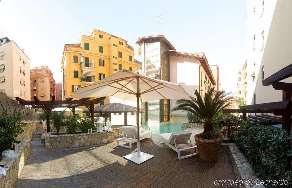 Hotel The 3*