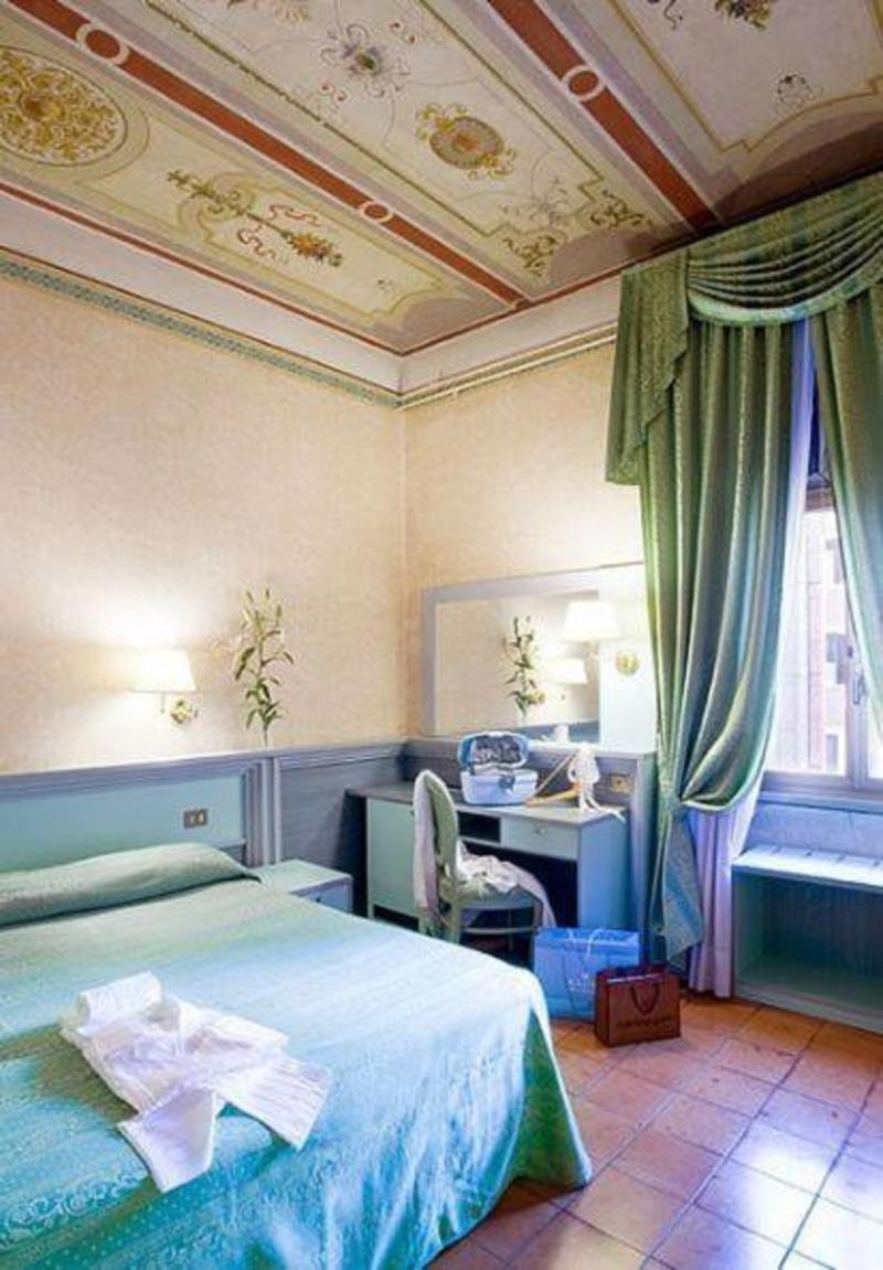 Hotell Zara 3*