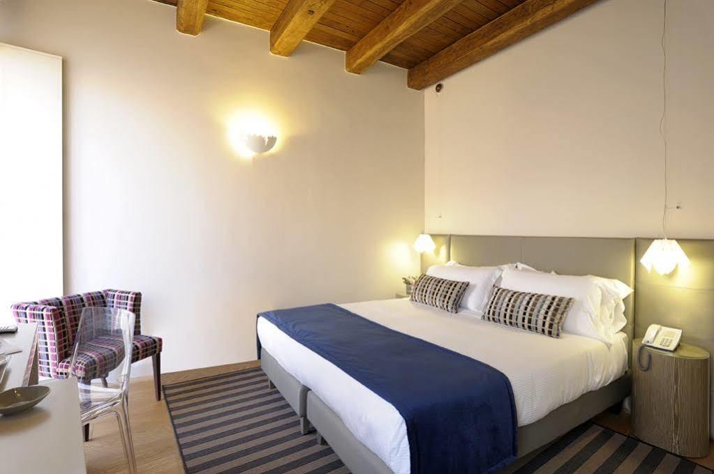 Trevi Palace Luxury Hotel Rom
