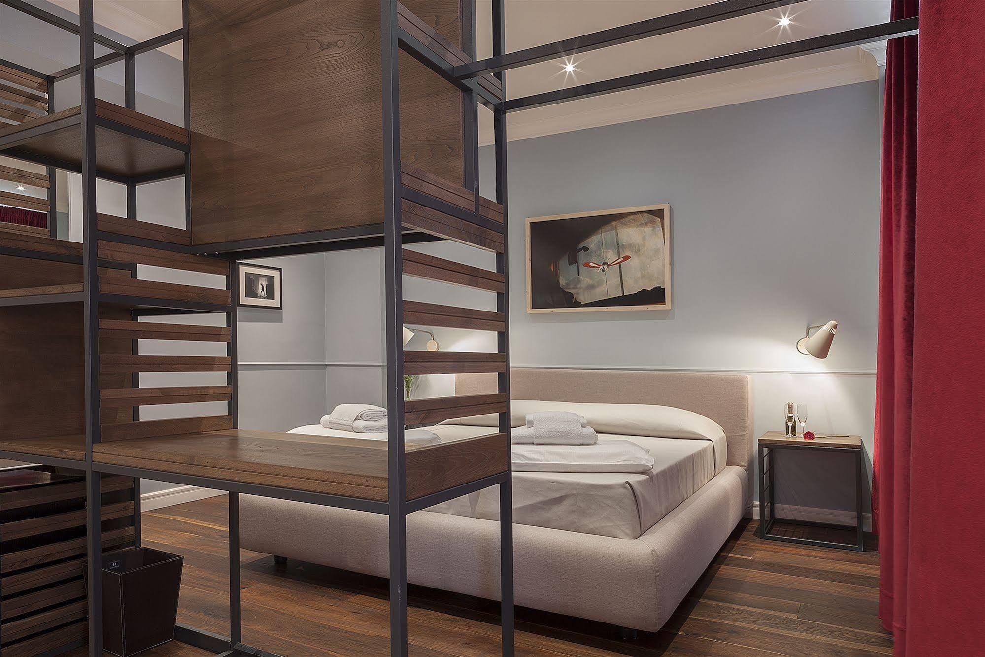 Art Seven Guest house