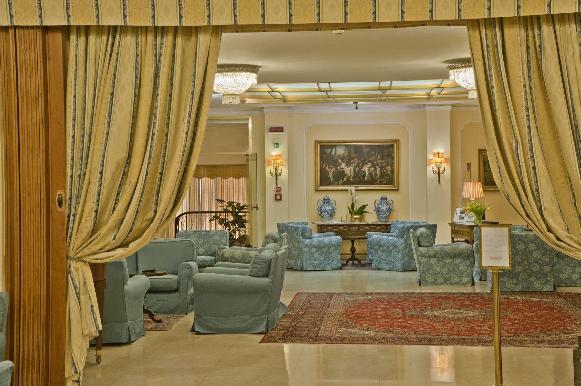 Hotel Napoleon 4*