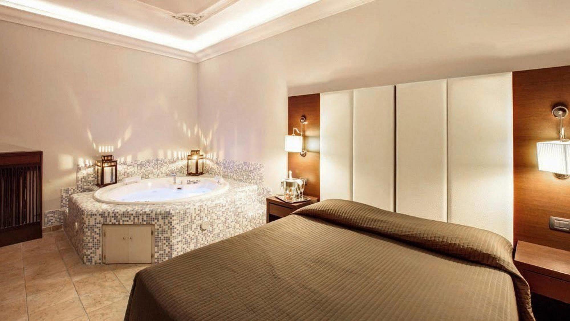 The Hotel 3*