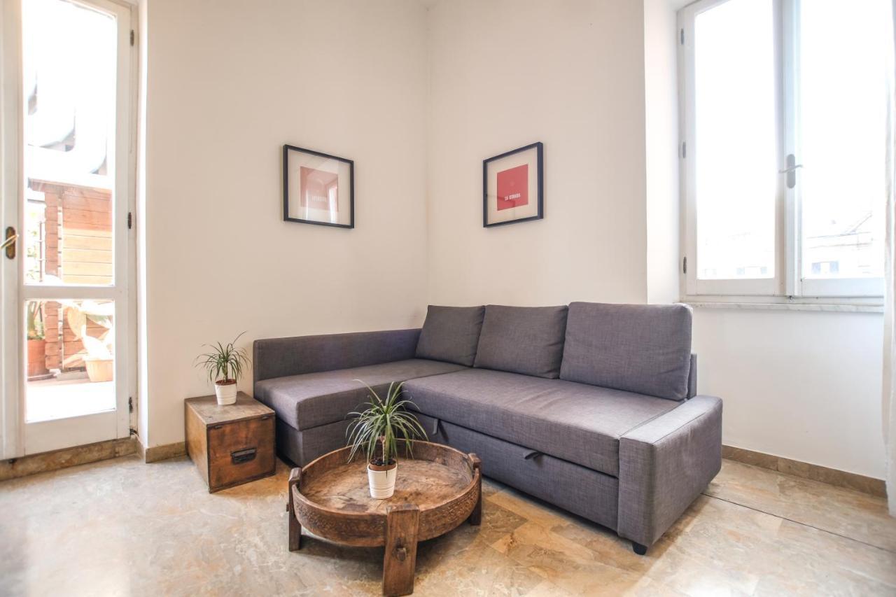 Spacious With Big Terrace At Colosseum Apartamento *