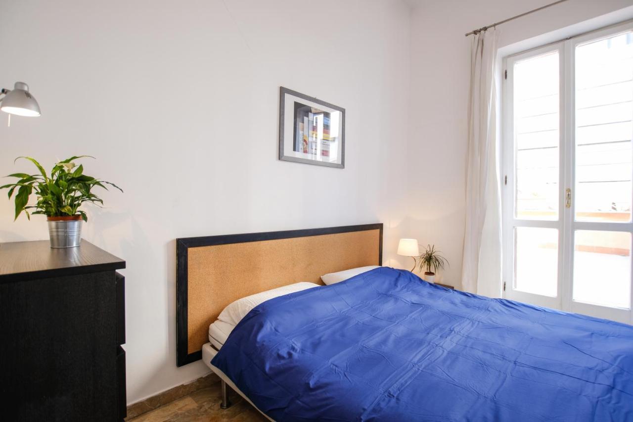 Spacious With Big Terrace At Colosseum Apartamento *
