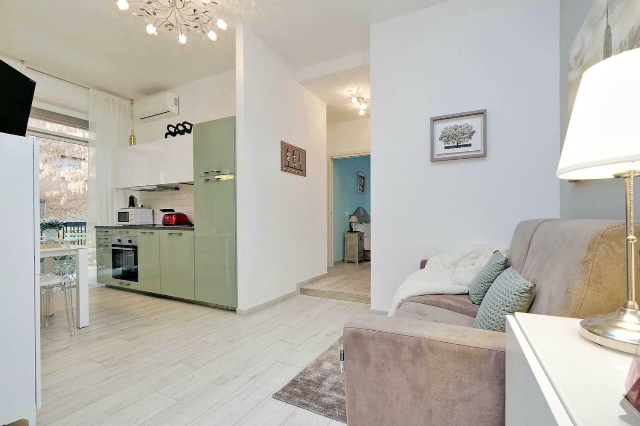 Vaticano Terrace: Brand New 2 Bedrooms 2 Bathrooms * Rom