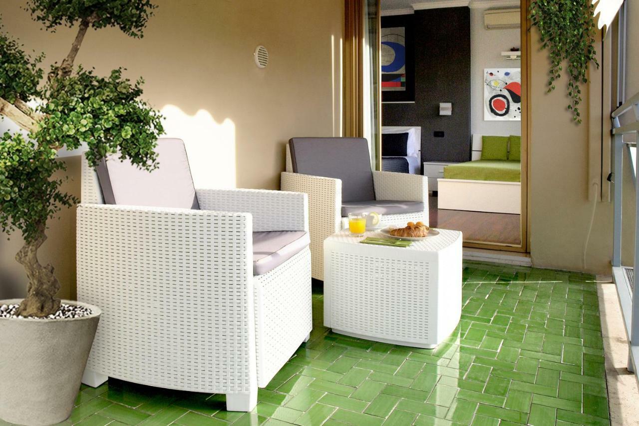 J24 Bed & Breakfast 2*