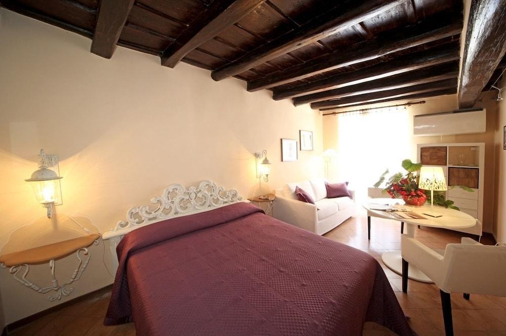 Boutique Campo De' Fiori 3*