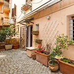 Independent With Garden Heart Of Trastevere John Cabot