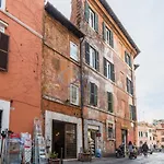 Cozy Entire Apt Close to Piazza Trilussa