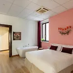Iflat Trevi Fountain\'S Roomy&Friendly Apartment