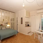 Aurelia Flat