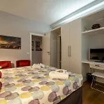 Fotofever Apt, Two Bedrooms With Air Conditioned In Elegant Shopping Area, Close To Vatican City