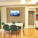 Delicious 2 Bed Room Apartment And Garden By Yh