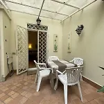 Lux Po House