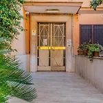 Metro C - Nando\'S House