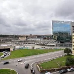 Stylish & Cozy - 5 Star Location- Balcony - City View