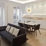 Elegant Retreat In City Center