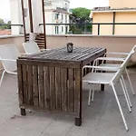 Stanza Con Bagno Privato In Attico