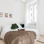 The Best Rent - Sunny Three-Bedroom Apartment Near Ottaviano Metro Stop
