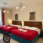 Anthony House, Anthony Floor 3, Castro Pretorio