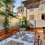 Lh Royal Suites Terrace