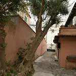 Vaticanhouse