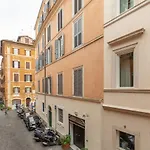 Iflat Pantheon Historic Two-Story Apartment