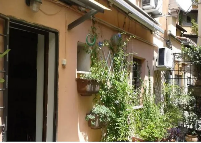 Independent With Garden Heart Of Trastevere John Cabot