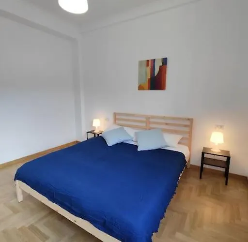 White & Wood House In Rome
