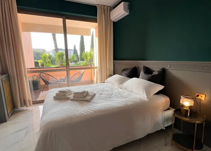 Aurelia Green Suite