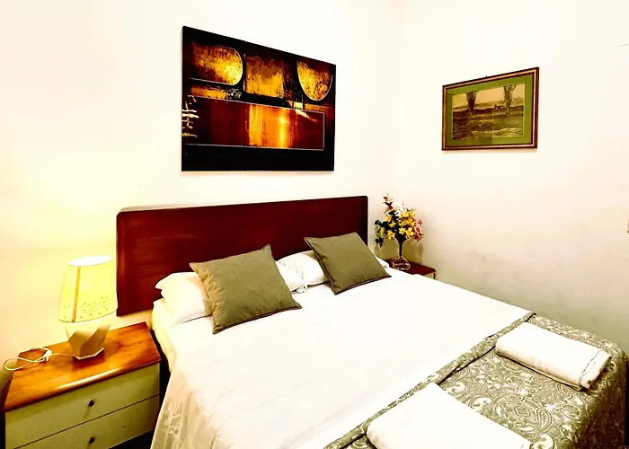 Stunning 4 Bed Apartment in Roma