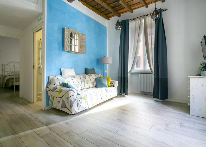 Alice\'S Corner At Borgo