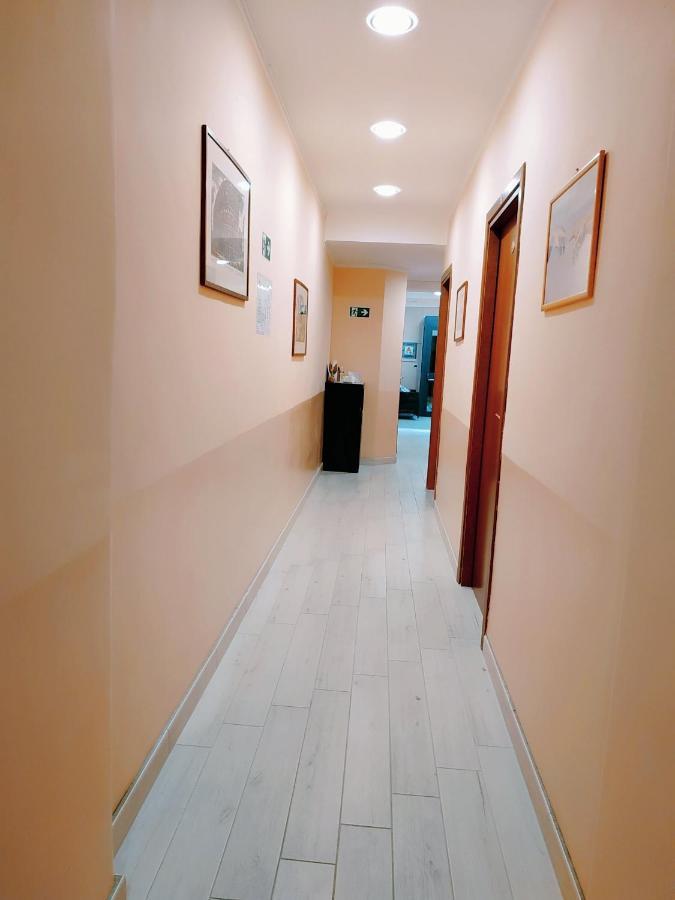 Hotell Everest 2*
