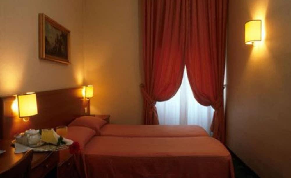 Hotel Astoria Garden 3*