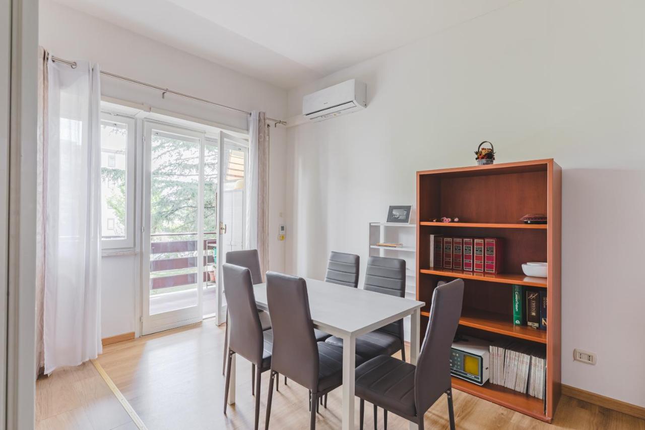 Pelizzi Apartment, 5 Persone, 2 Camere, Balcone, Cinecittà Apartamento Roma