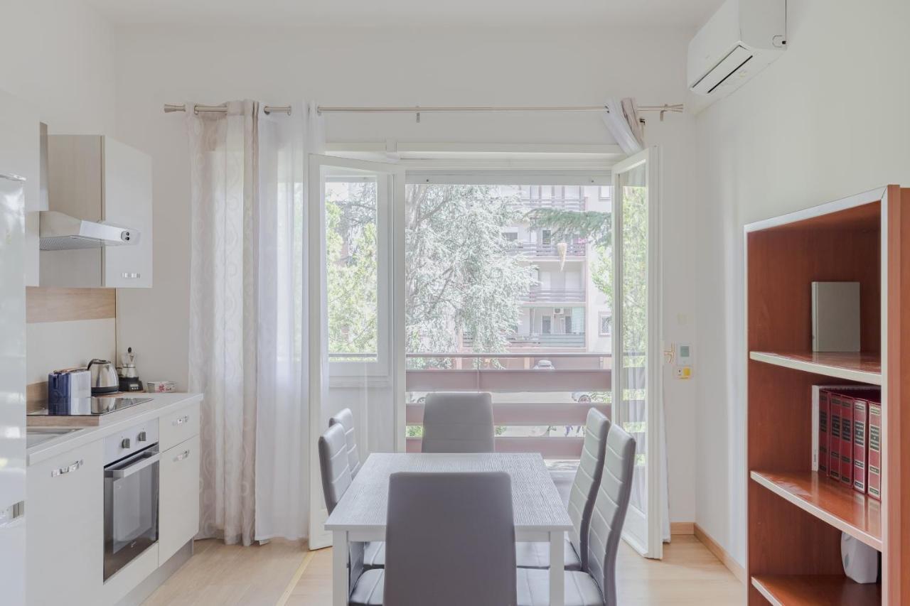 Pelizzi Apartment, 5 Persone, 2 Camere, Balcone, Cinecittà Apartamento Roma