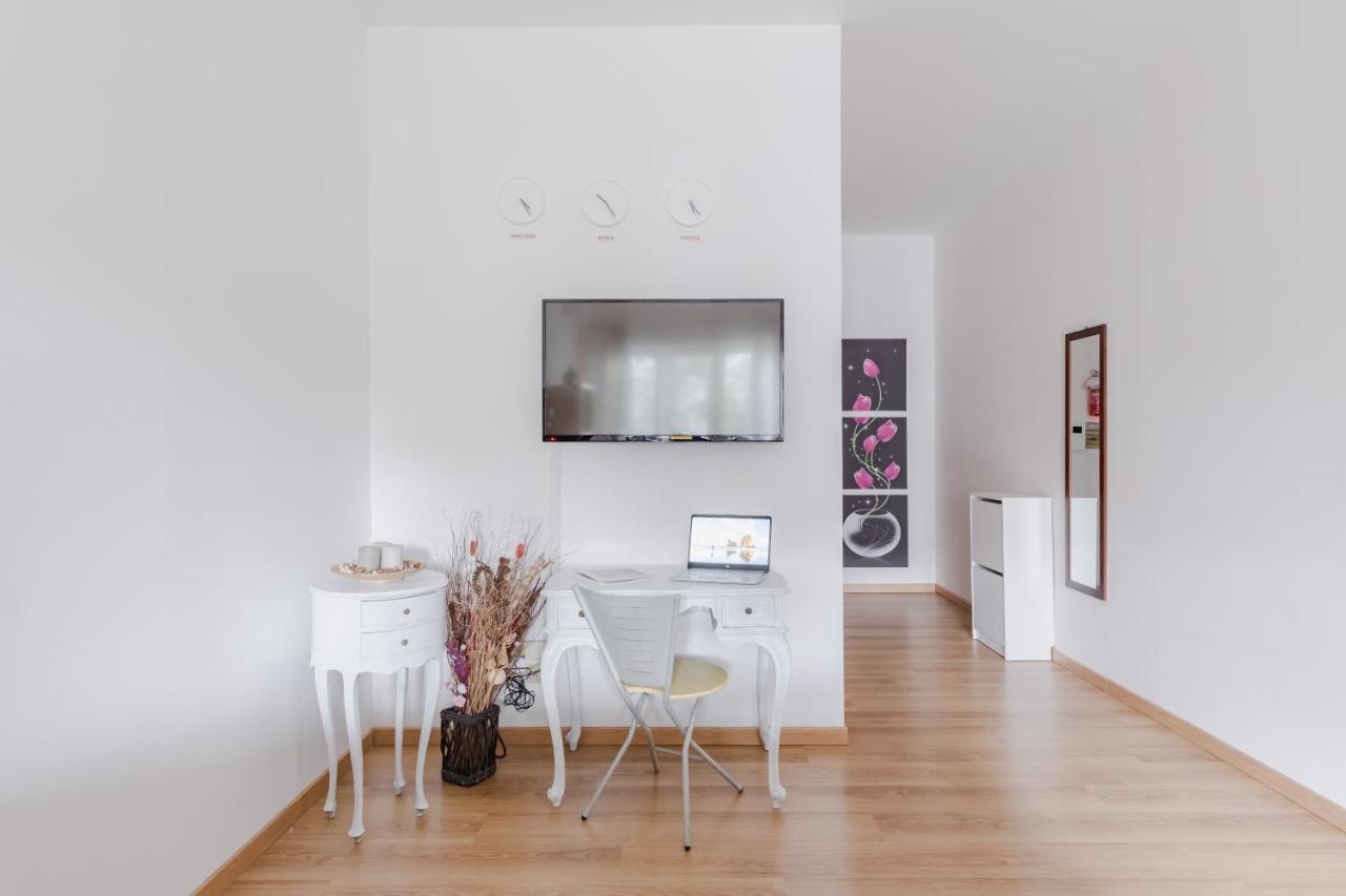 Pelizzi Apartment, 5 Persone, 2 Camere, Balcone, Cinecittà Apartamento Roma