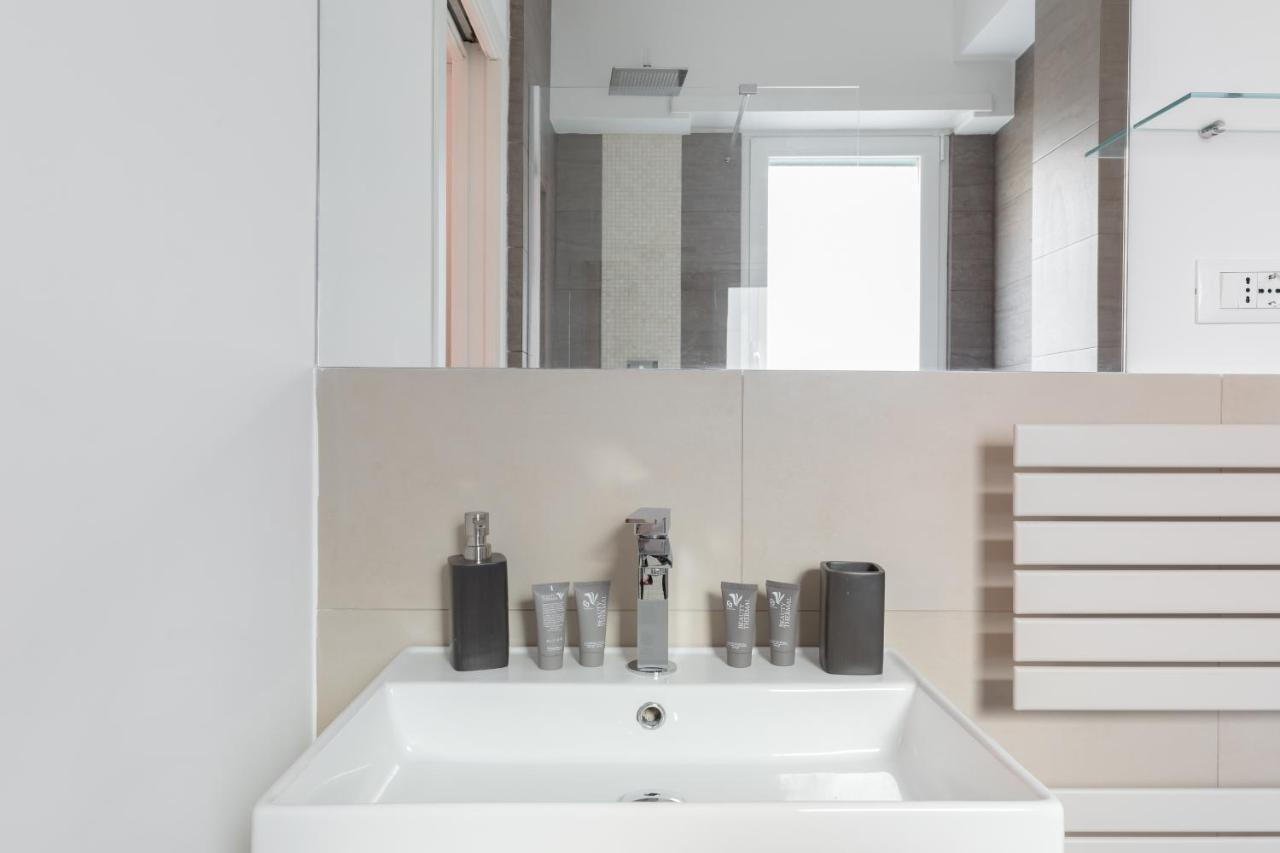 Amoretti Apartment, 6 Persone, 3 Camere, 2 Bagni, Balcone, Wi-fi, Metro B Monti Tiburtini Appartamento *