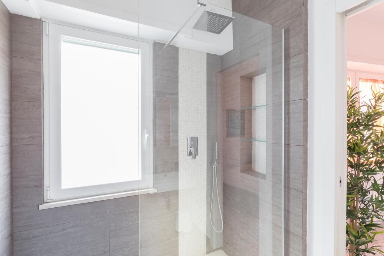 Amoretti Apartment, 6 Persone, 3 Camere, 2 Bagni, Balcone, Wi-fi, Metro B Monti Tiburtini Appartamento *
