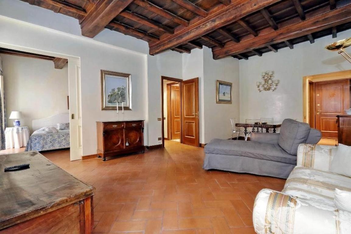 Trevi Halldis Apartment *